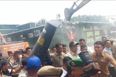 Bobby Nasution Dilempari Batu Saat Bongkar Diskotek Marcopolo