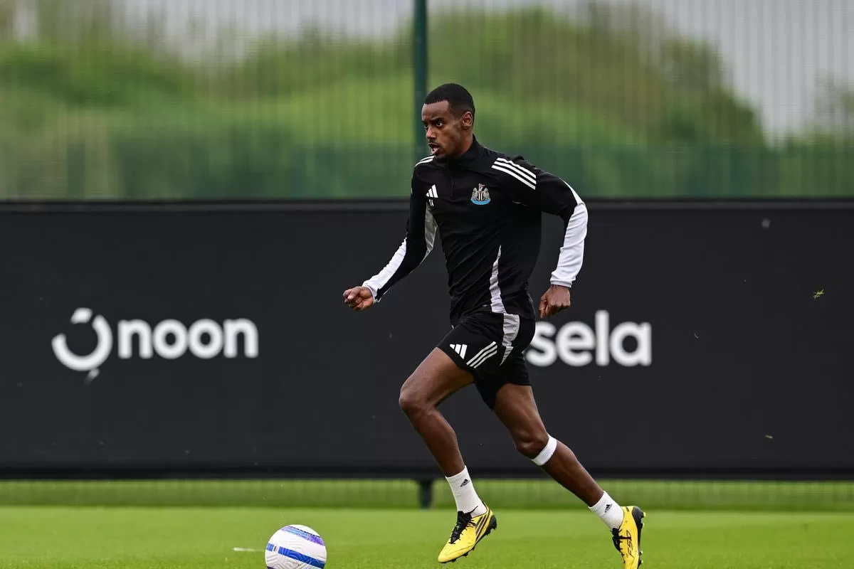 Alexander Isak Konflik, Arne Slot Prediksi Absen Lawan Liverpool