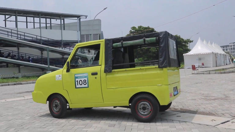 Mahasiswa UNDIP Borong Juara PLN ICE Dengan Mobil Listrik