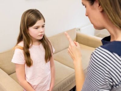 Kritikan Berlebihan Mampu Merusak Kepercayaan Diri Anak