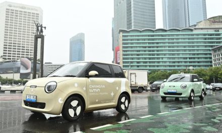 Adu Gengsi Mobil Listrik Mini: Changan Lumin Atau VinFast VF3?