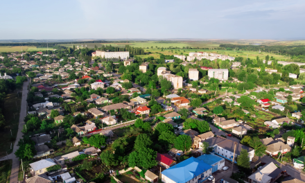 Sehat Di Desa, Nyaman Di Kota: Mana Yang Menang?