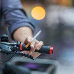 Tips Safety: 3 Cara Sopan Minta Pengendara Matikan Rokok