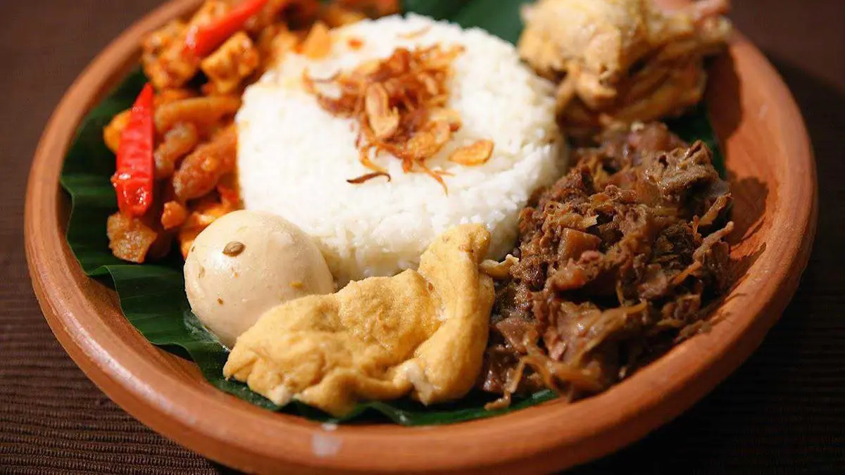 Nggak Cuma Gudeg! Ini Hidangan Jateng Yang Bikin Ketagihan