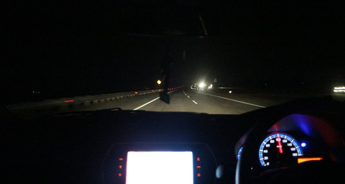 Tetap Aman Di Jalan: 3 Tips Nyetir Malam Hari