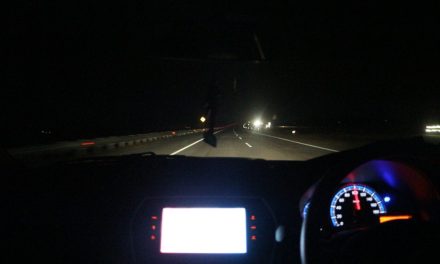 Tetap Aman Di Jalan: 3 Tips Nyetir Malam Hari