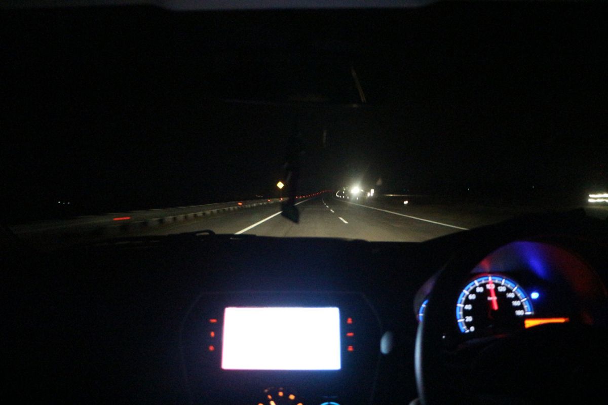 Tetap Aman Di Jalan: 3 Tips Nyetir Malam Hari